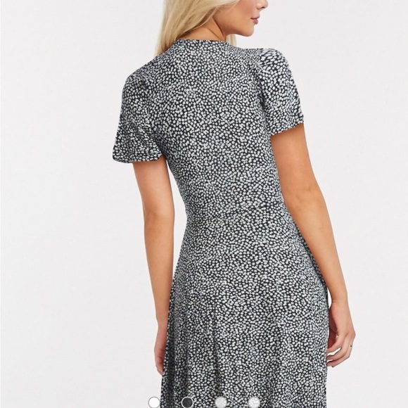 Pull&Bear Green Mini Dress with White Floral Print - Picture 6 of 16